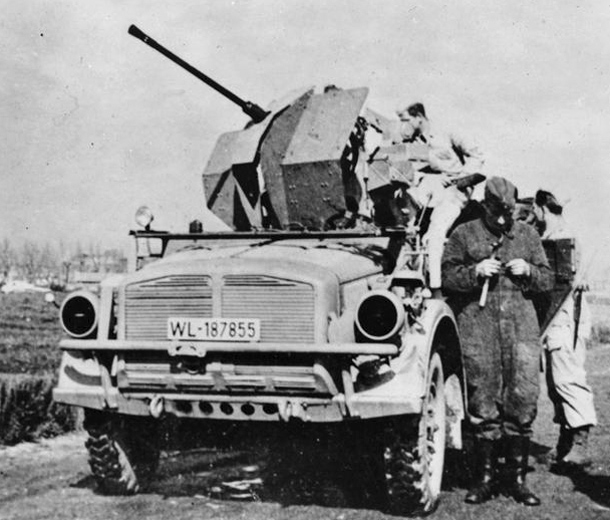 Unofficial Flak 38 installation on a Horch 108, Eastern Front