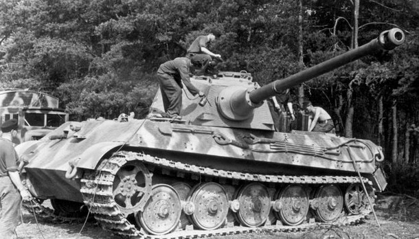 tank PzKpfw VI Ausf.B Tiger II
