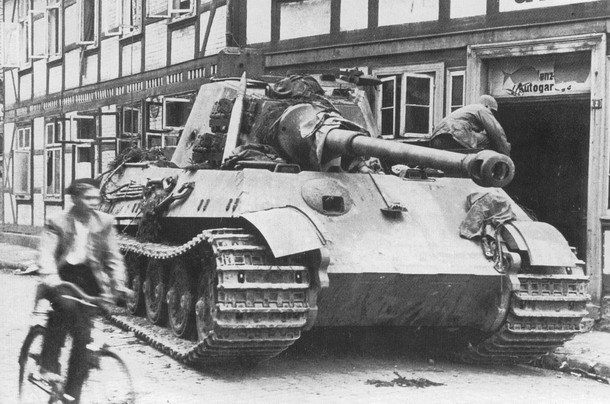 tank PzKpfw VI Ausf.B Tiger II
