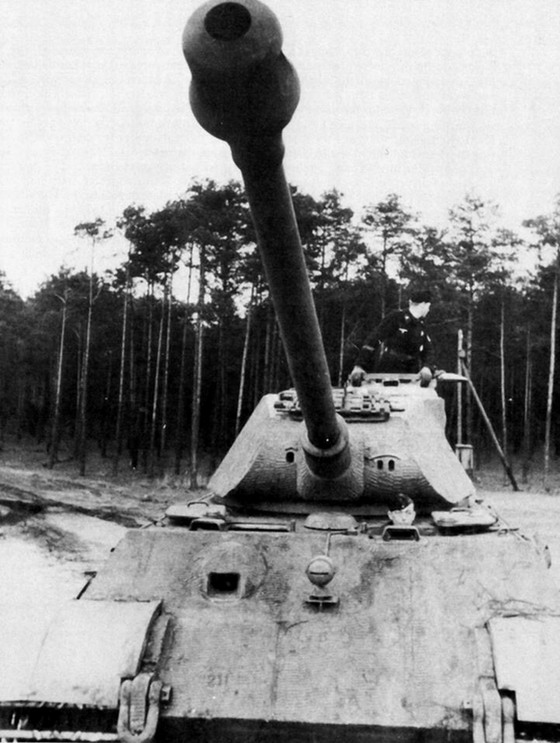 tank PzKpfw VI Ausf.B Tiger II